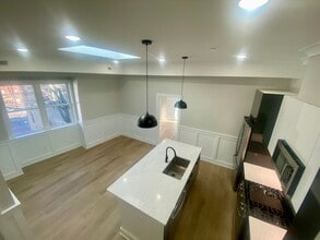 115 Thurston St, Unit #H in Somerville, MA - Foto de edificio - Building Photo