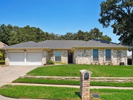 1000 Forest Trail Ct in Euless, TX - Building Photo