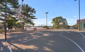 1055 River Rd, Unit 803 in Edgewater, NJ - Building Photo - Building Photo