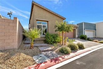 7028 Whispering Falls in North Las Vegas, NV - Building Photo - Building Photo