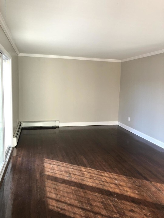 199 West End Ave-Unit -21 in Long Branch, NJ - Foto de edificio