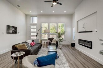 2618 Carpenter Ave in Dallas, TX - Building Photo - Building Photo