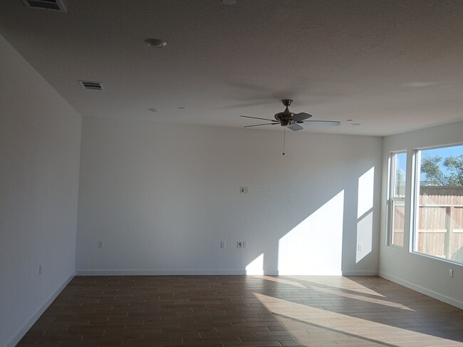 1184 Atlantica Dr S in Madera, CA - Building Photo - Building Photo