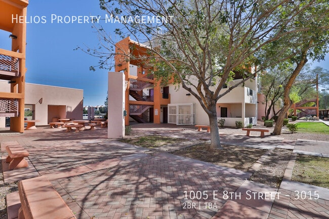 property at 1005 E 8th St