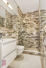 213 E 26th St, Unit B in New York, NY - Foto de edificio - Building Photo