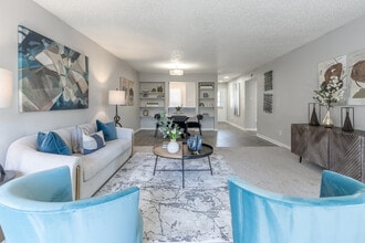 Las Colinas Heights in Irving, TX - Foto de edificio - Interior Photo