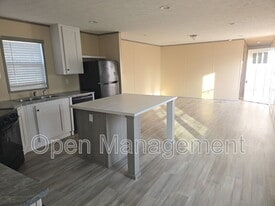 4511 Dirt Rd in Joplin, MO - Building Photo