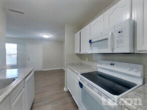 1256 Odell Ln in Greenwood, IN - Foto de edificio - Building Photo