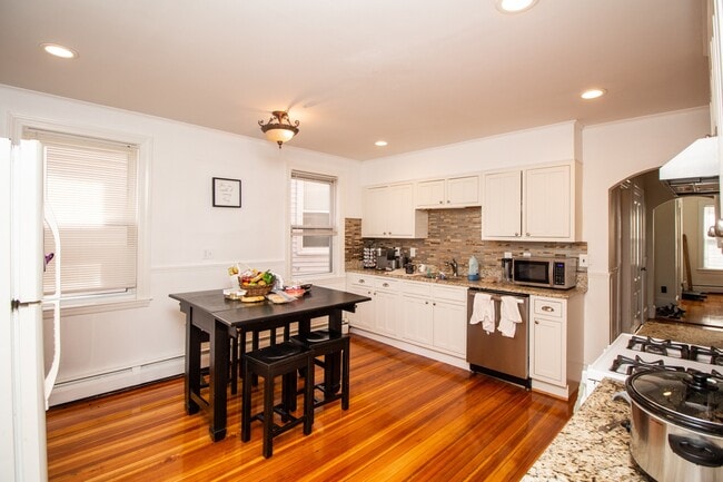 66 Chestnut St, Unit 2