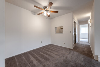 Normandy Manor Apartments in Mentor On The Lake, OH - Building Photo - Interior Photo