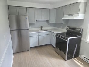 0 Town House Ct in Spencer, MA - Foto de edificio - Building Photo