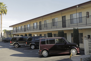 Ramona Street Apartments in Bellflower, CA - Foto de edificio - Building Photo