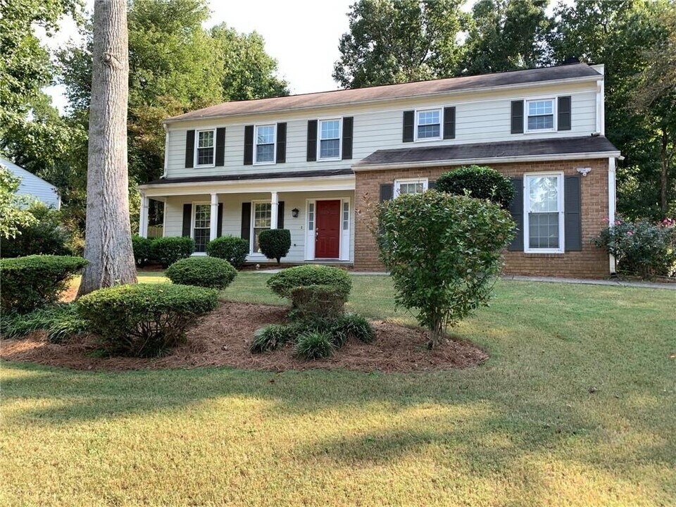 4536 Woodlawn Lake Dr in Marietta, GA - Building Photo