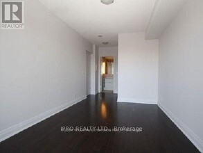 21-421 Clairtrell Rd in Toronto, ON - Building Photo - Building Photo