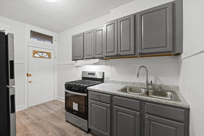 1439 W North Shore Ave, Unit 2