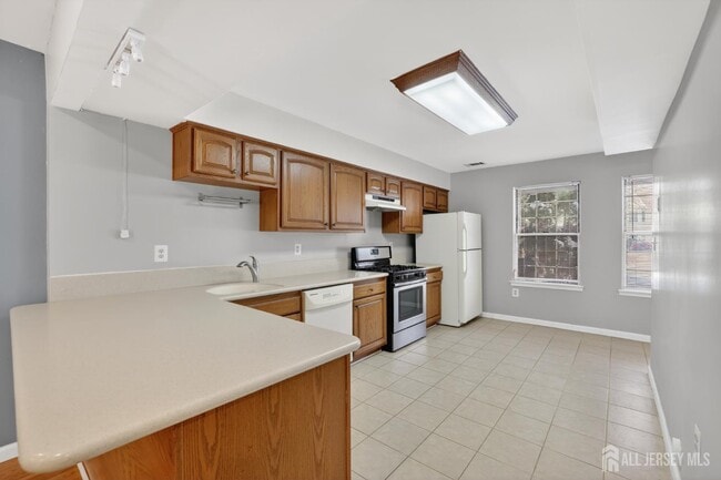 41 Van Pelt Ct in East Brunswick, NJ - Building Photo - Building Photo