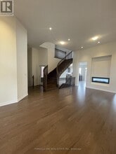 913 Rexton Dr in Oshawa, ON - Building Photo - Building Photo