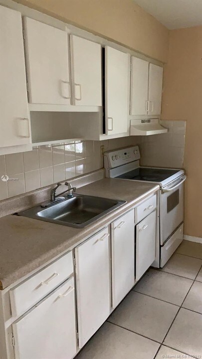 13990 NE 20th Ct-Unit -1 in North Miami Beach, FL - Building Photo