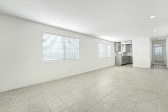 400 W 109th St in Los Angeles, CA - Foto de edificio - Building Photo