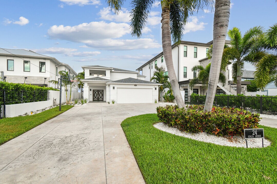 24 Adalia Ave in Tampa, FL - Building Photo