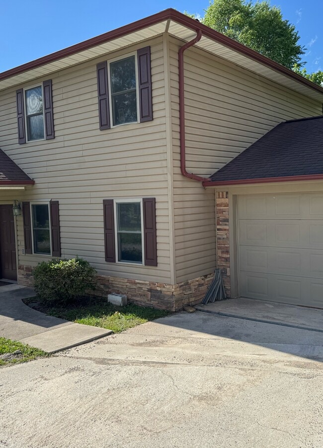 220 Rains St in Williamsburg, KY - Building Photo - Building Photo