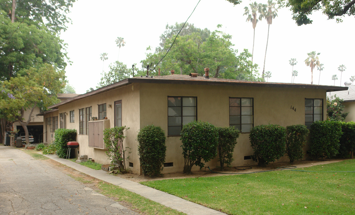 142 Sierra Bonita Ave in Pasadena, CA - Building Photo