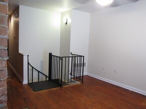 1016 Bingham St, Unit 1 in Pittsburgh, PA - Foto de edificio - Building Photo