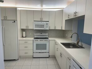 901 SW 128th Terrace in Pembroke Pines, FL - Building Photo - Building Photo