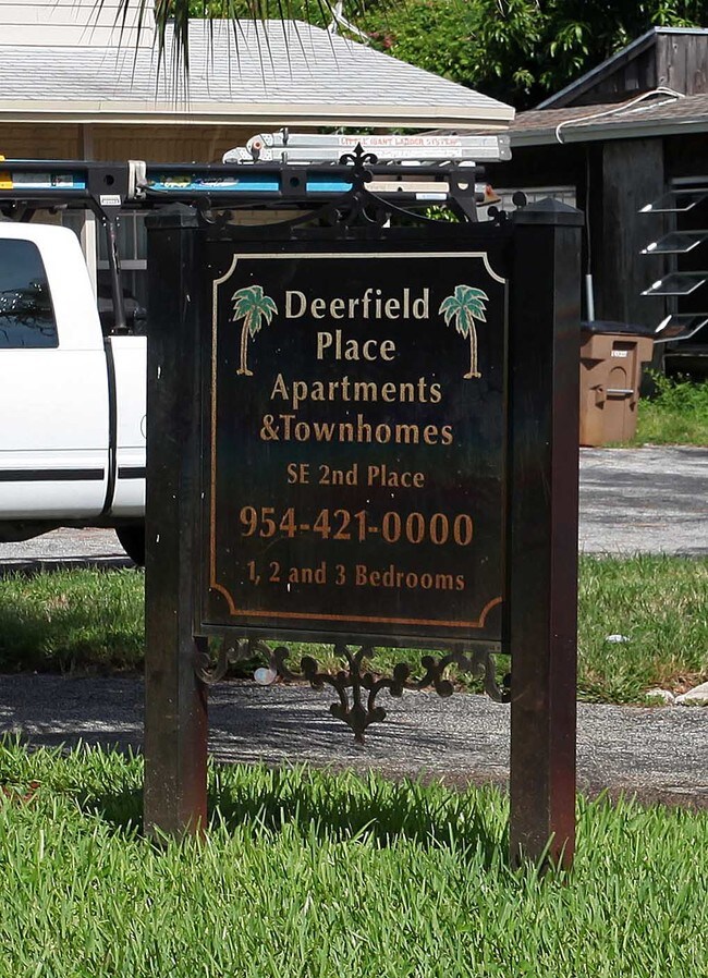 Deerfield Place Apartments & Townhomes in Deerfield Beach, FL - Foto de edificio - Building Photo