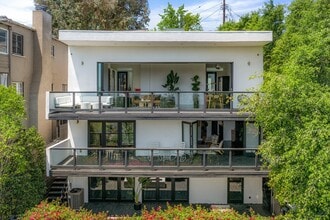 2300 Ronda Vista Dr in Los Angeles, CA - Building Photo - Building Photo