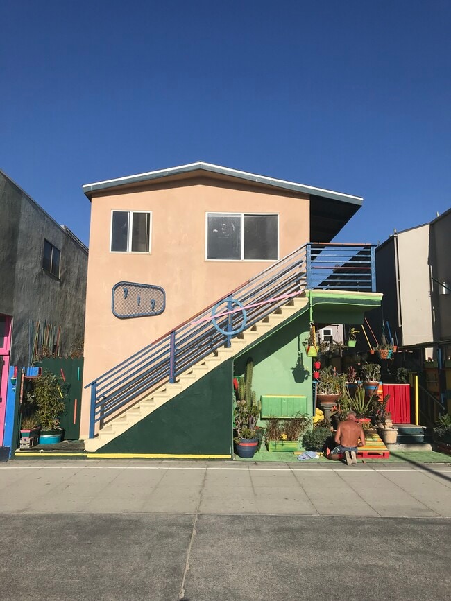 717 Ocean Front Walk, Unit E