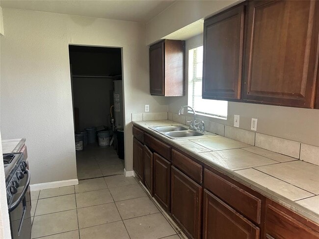 8910 Strathmore Dr in Houston, TX - Building Photo - Building Photo