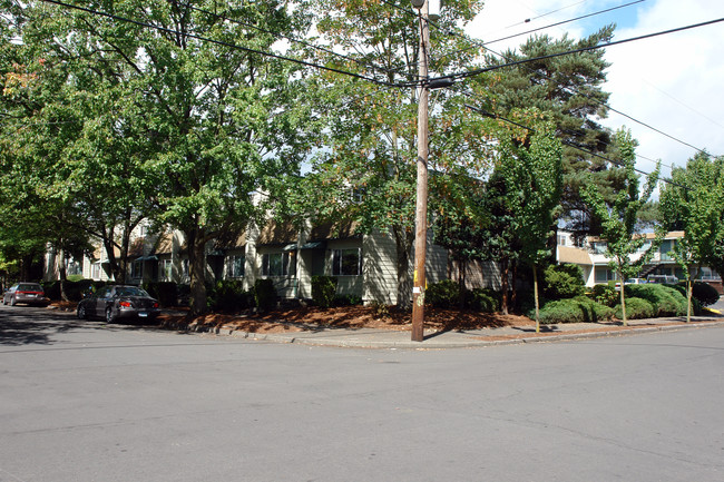 Barrington Terrace in Portland, OR - Foto de edificio - Building Photo