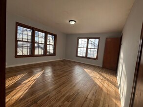 216 Pine St in Clyde, TX - Foto de edificio - Building Photo