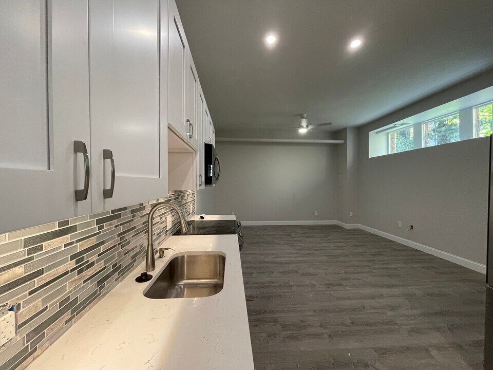415 Washington St, Unit B in Brookline, MA - Building Photo