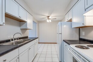 Goldenstar in Maplewood, MN - Building Photo