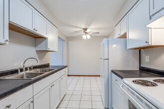 Goldenstar in Maplewood, MN - Foto de edificio - Interior Photo