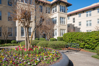 Broadway Apartments in Augusta, GA - Foto de edificio - Building Photo