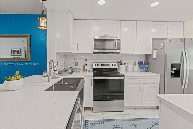 230 SW 97th Terrace in Pembroke Pines, FL - Building Photo - Building Photo
