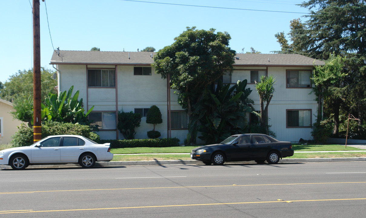 2356 Montrose Ave in Montrose, CA - Building Photo