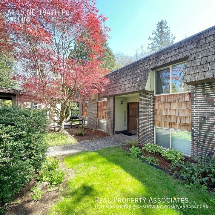 6115 NE 194th Pl in Kenmore, WA - Building Photo