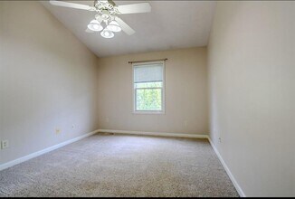 1114 Doral Dr in Bloomington, IL - Building Photo - Building Photo