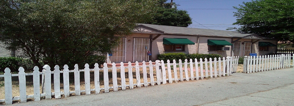 952 E 10th St in Beaumont, CA - Foto de edificio