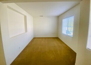 2306 Cornflower Way in Palmdale, CA - Building Photo - Building Photo