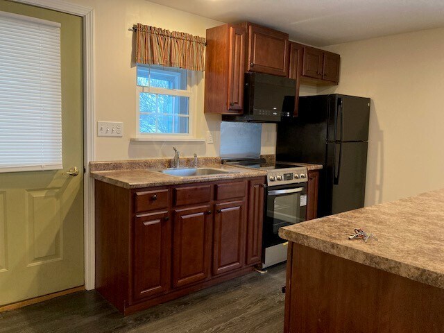 24 Village St, Unit apt 3 in Lisbon, ME - Building Photo - Building Photo