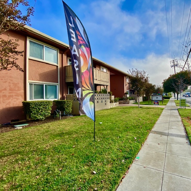 Monterey Park Apartment in Sunnyvale, CA - Foto de edificio - Building Photo