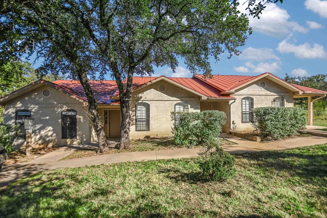 307 Out Yonder in Horseshoe Bay, TX - Building Photo