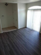 310 E McCoy Ln in Santa Maria, CA - Foto de edificio - Building Photo