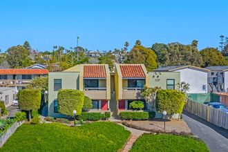 Sea Villa Apartments in Encinitas, CA - Building Photo - Building Photo