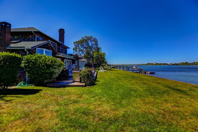 3 Middle Pond Ln in Southampton, NY - Building Photo - Building Photo
